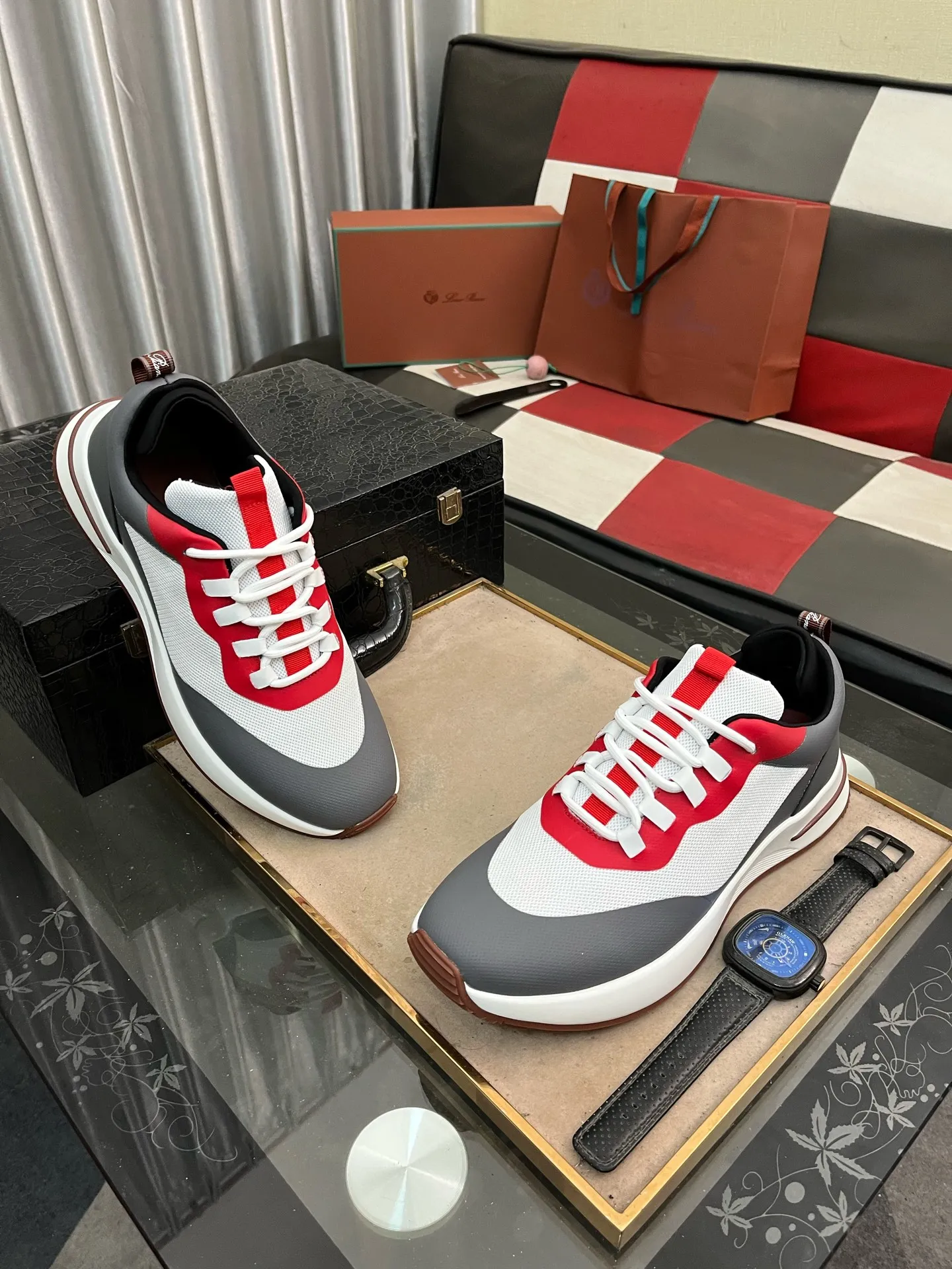 Men's men's shoes💰560⌚️⌚️LoroPiana/Noyo Piana WeekendWalk men's new thick-soled sports shoes, LP lace-up casual shoes that are as comfortable as clouds! The upper is made of cowhide leather, highlighting the sporty style. The lightweight sole adds a touch of modernity to the shoe. Counter original box packaging with dust bag!  Size: 38-449️⃣Colors available